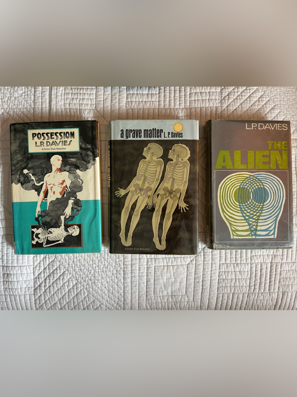 Possession Graves or Aliens — your choice! Read or use as Halloween decoration